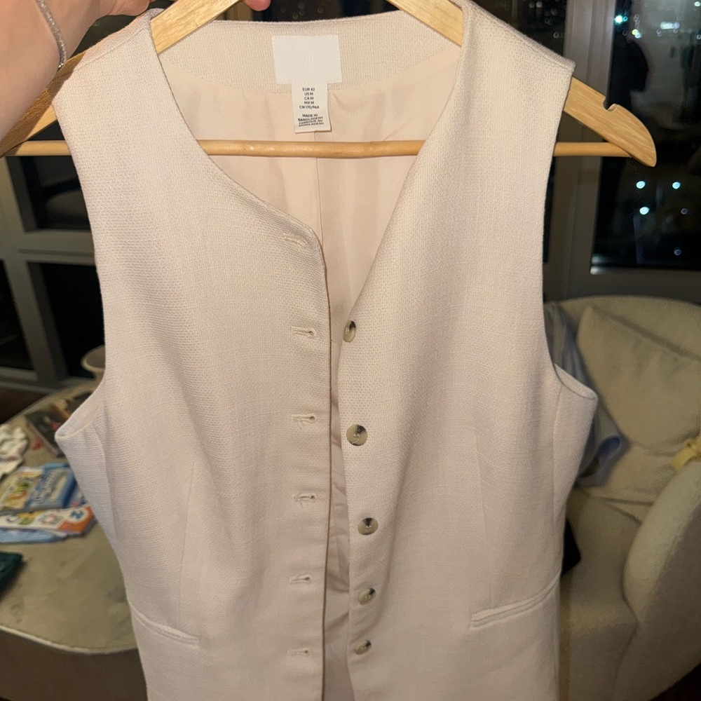 Sleeveless Cream Button-Up Vest from H&M